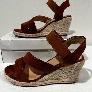SHEIN 6.5 light brown wedge sandals.